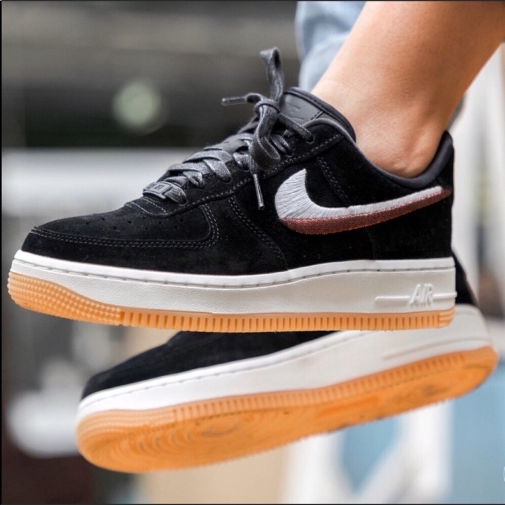 Air Force 1 LX - Picture 2 of 8